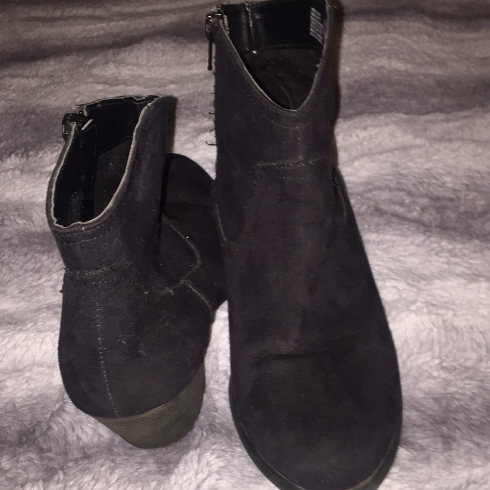 Boots - Picture 3 of 4